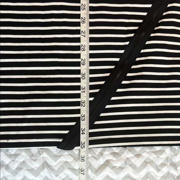 COCO & tashi Black & White striped V-neck Dress with zipper detailing sz L - Picture 10 of 12